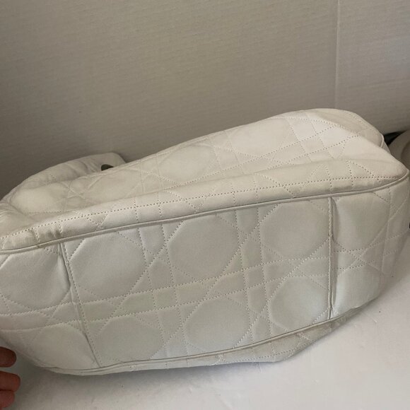 Christian Dior Lady Dior Canage Shoulder Bag Lamb Skin White Auth - Pre-owned - Picture 6 of 9